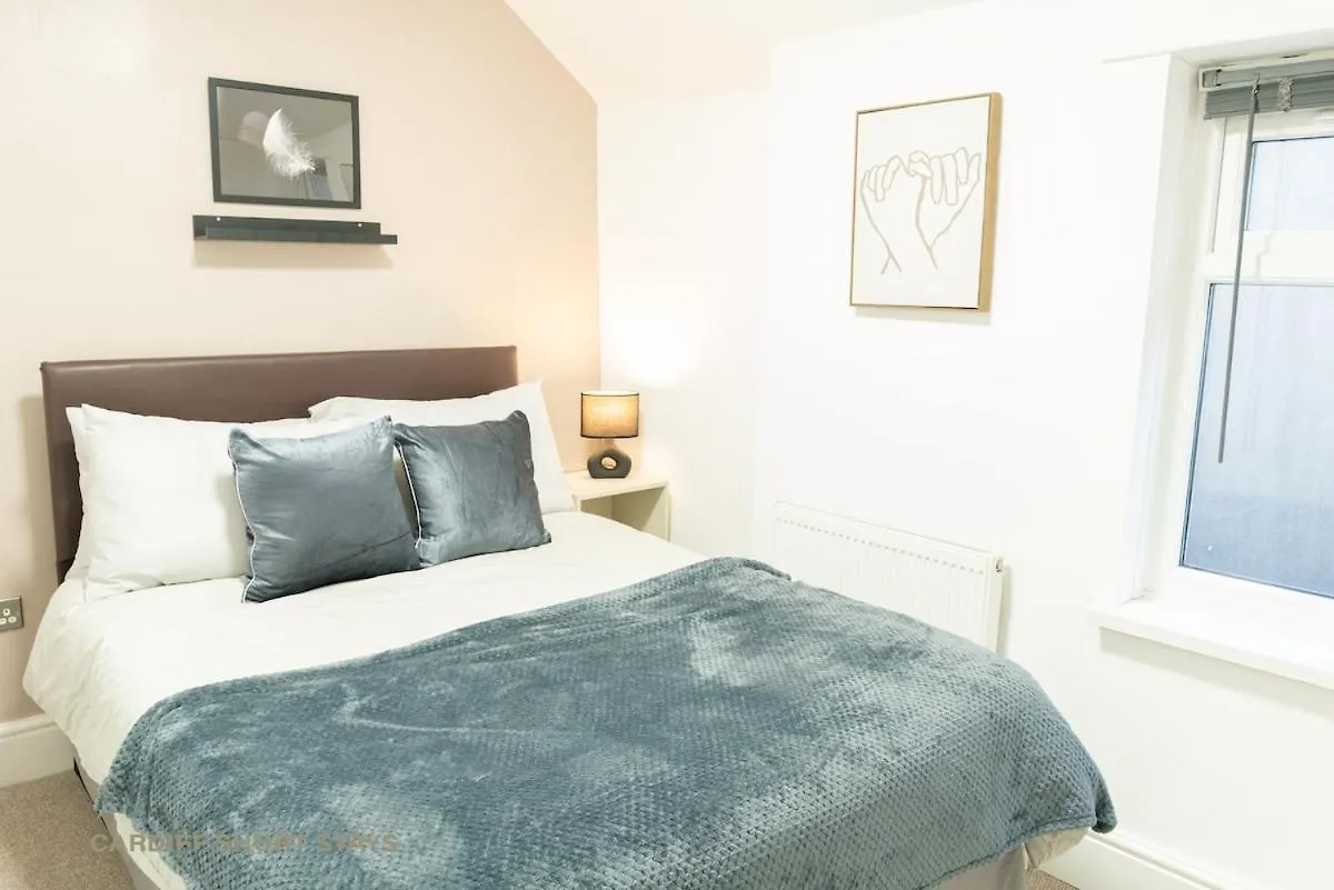 City Centre Large House Free Parking & Fast Wi-Fi Κάρντιφ Σπίτι διακοπών