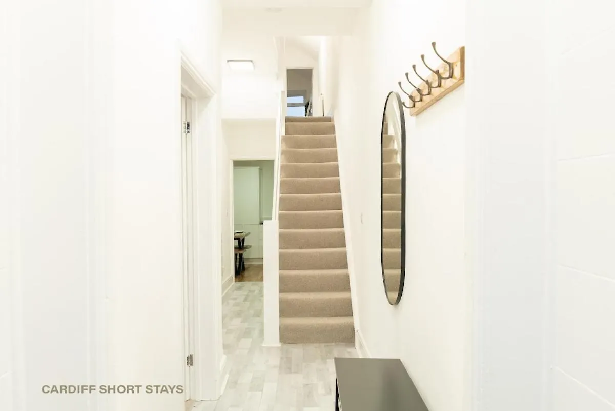 City Centre Large House Free Parking & Fast Wi-Fi Κάρντιφ 0*,  Ηνωμένο Βασίλειο