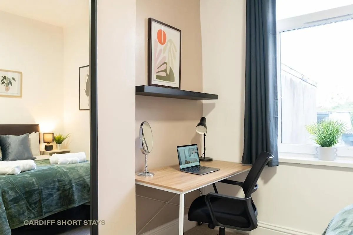 City Centre Large House Free Parking & Fast Wi-Fi Κάρντιφ Σπίτι διακοπών
