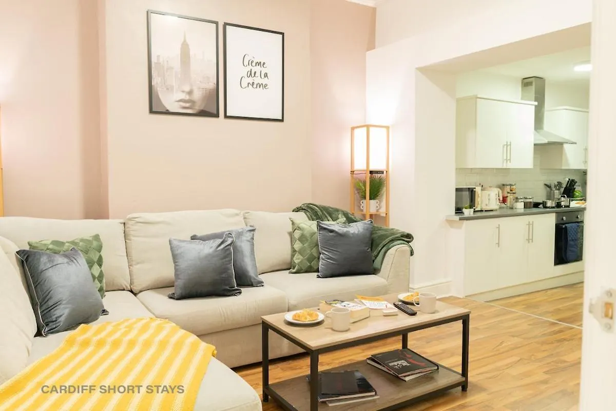 City Centre Large House Free Parking & Fast Wi-Fi Κάρντιφ